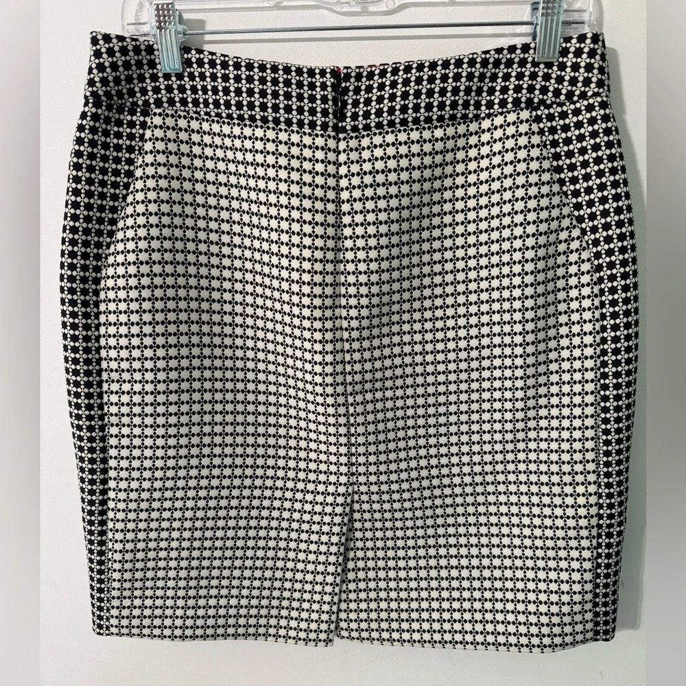Banana Republic black and white Patterned Pencil Skirt size 10 with pockets